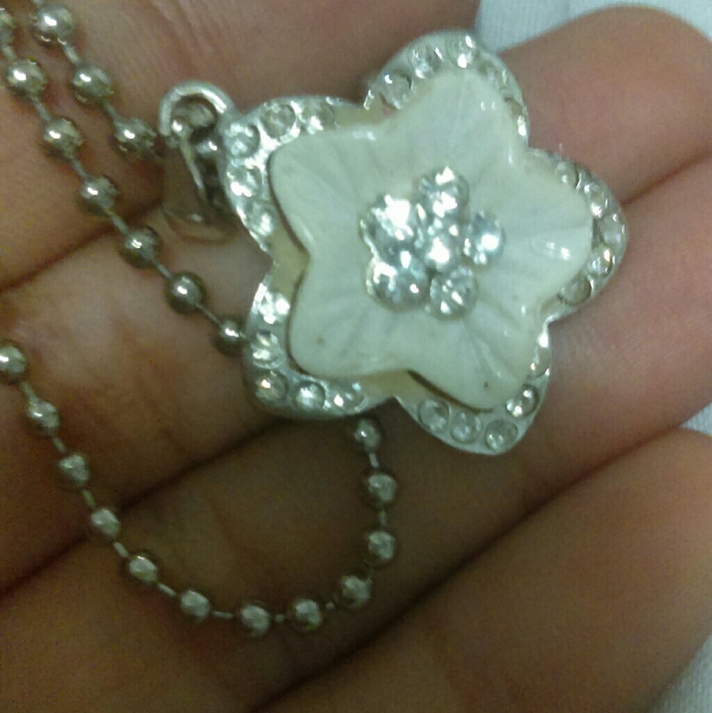 Flower necklace